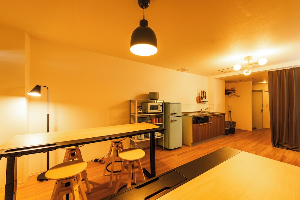アパートメント 客室内のダイニングエリア4 | KANDA URBAN SUITES