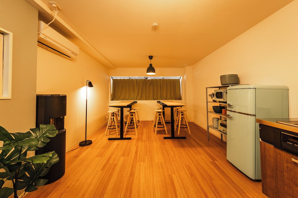 アパートメント 客室内のダイニングエリア3 | KANDA URBAN SUITES