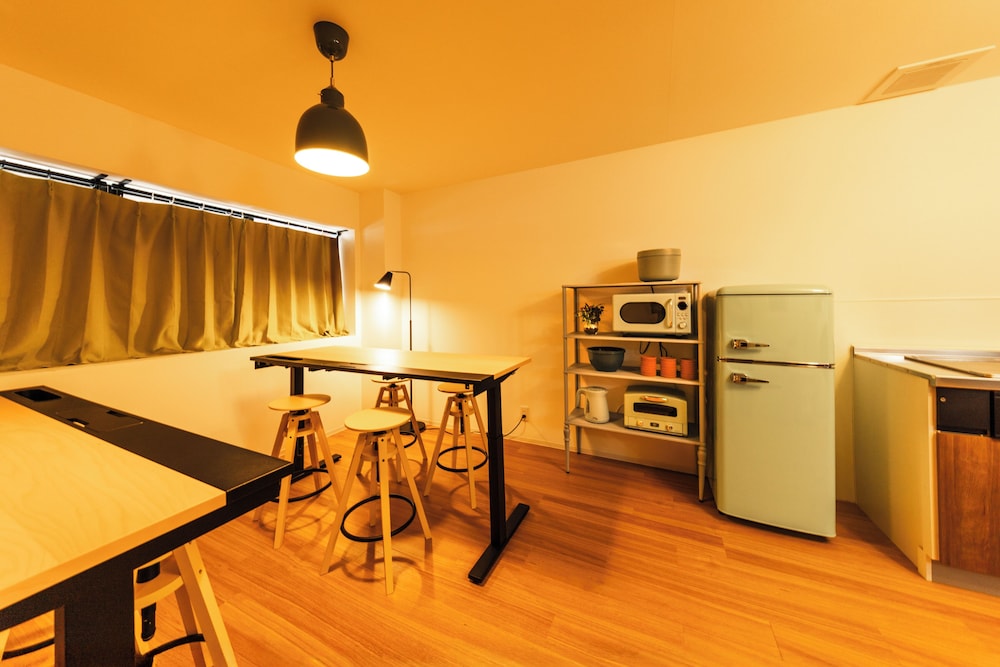 アパートメント 客室内のダイニングエリア6 | KANDA URBAN SUITES