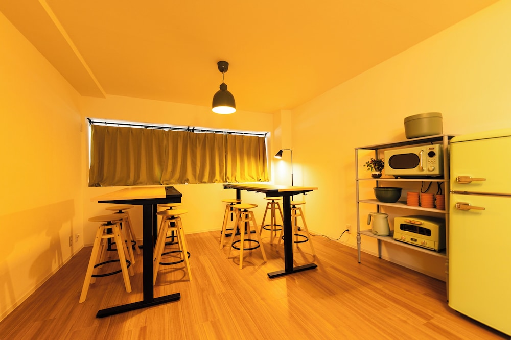 アパートメント 客室内のダイニングエリア5 | KANDA URBAN SUITES