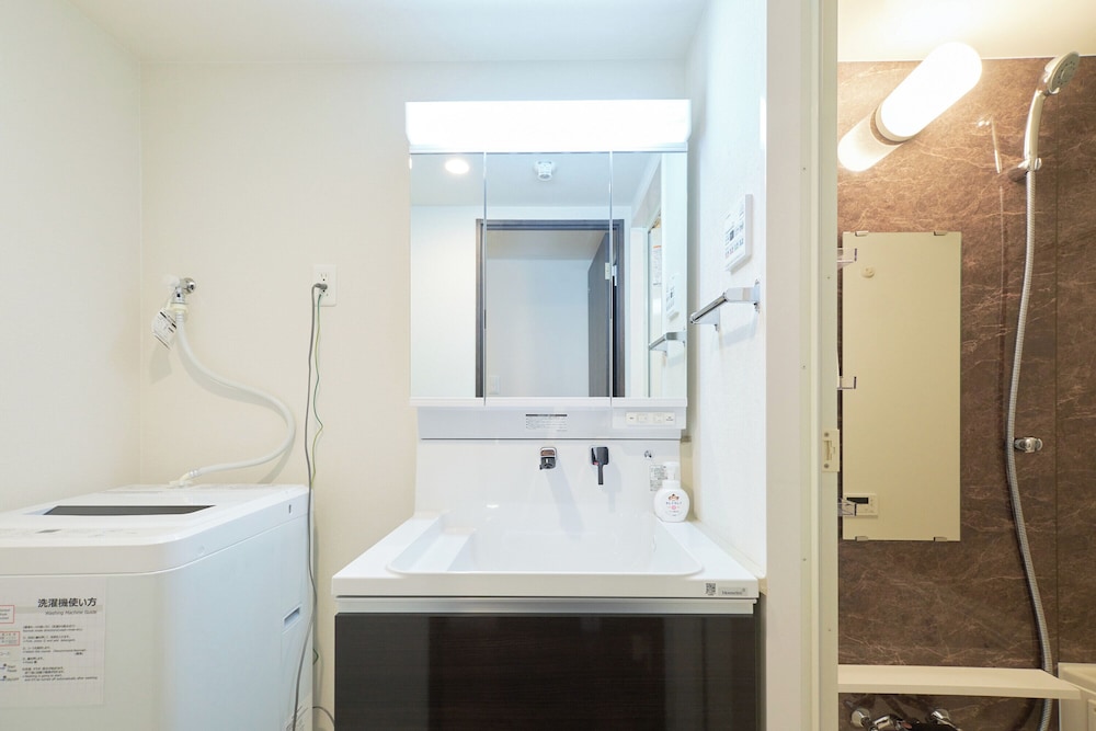 アパートメント (110) バスルーム1 | AQUA RESIDENCE 三軒茶屋 by Tranova 2