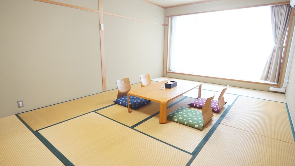 お食事1 | 山賊ホテル | 山賊ホテル