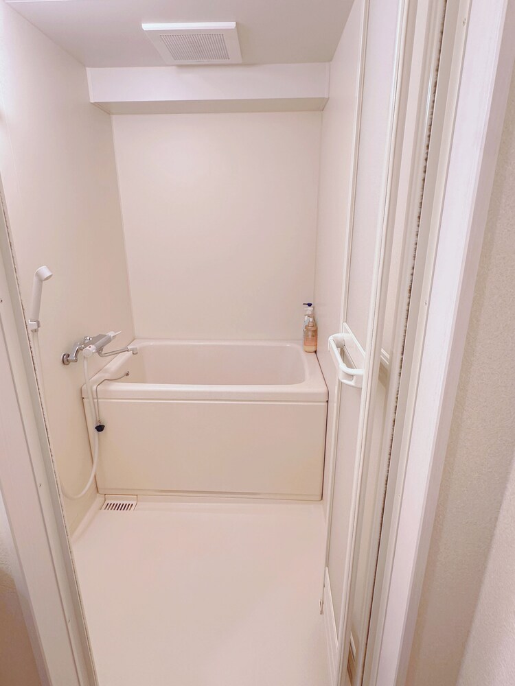 コンフォート 4 人部屋 (205) バスルーム0 | 三立株式会社
