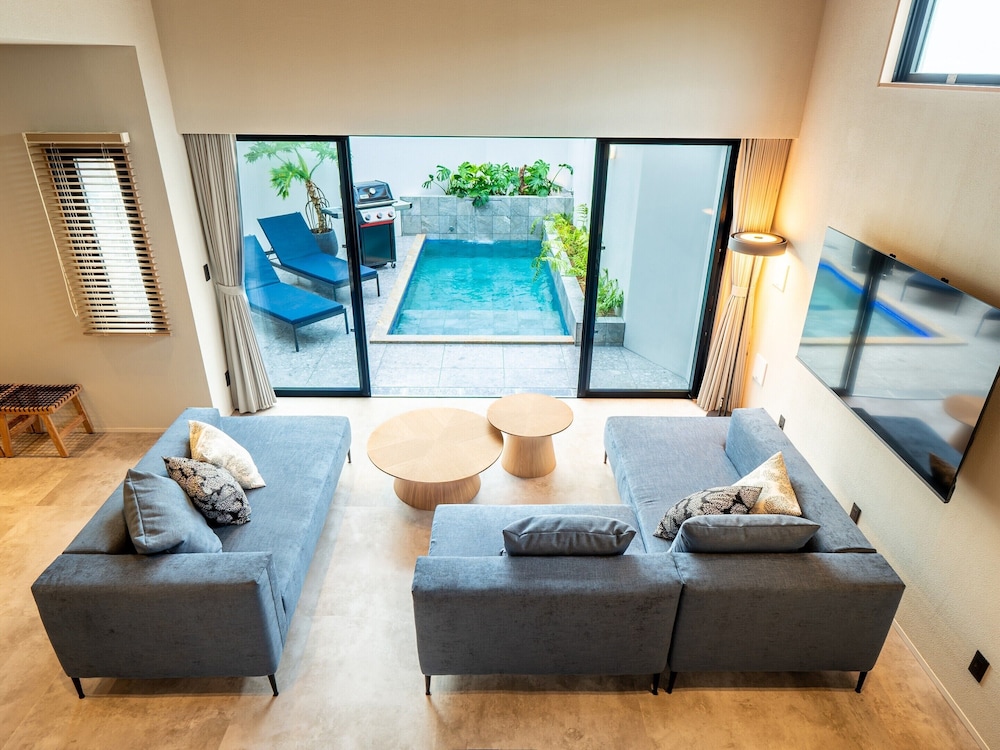 デラックス ヴィラ バルコニー プールビュー | 琉心 RUSIN Private Pool Villa ONNA
