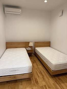 Yogo Lakeside Villa 鏡丘