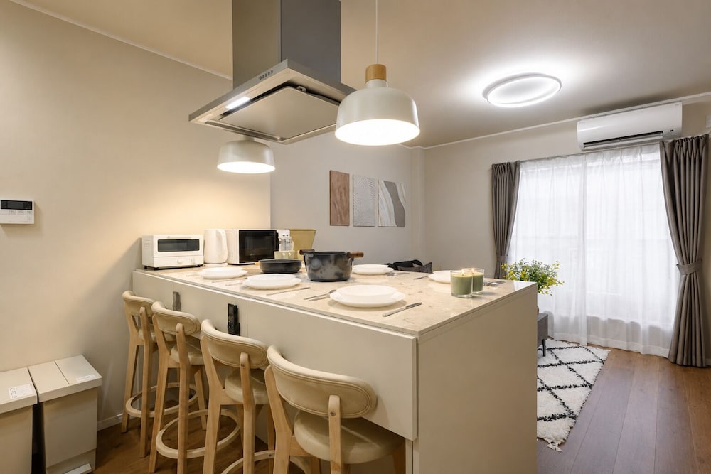 ダイニングルーム1 | Metro House Tsuruhashi - セルフチェックイン | Metro House Tsuruhashi - セルフチェックイン