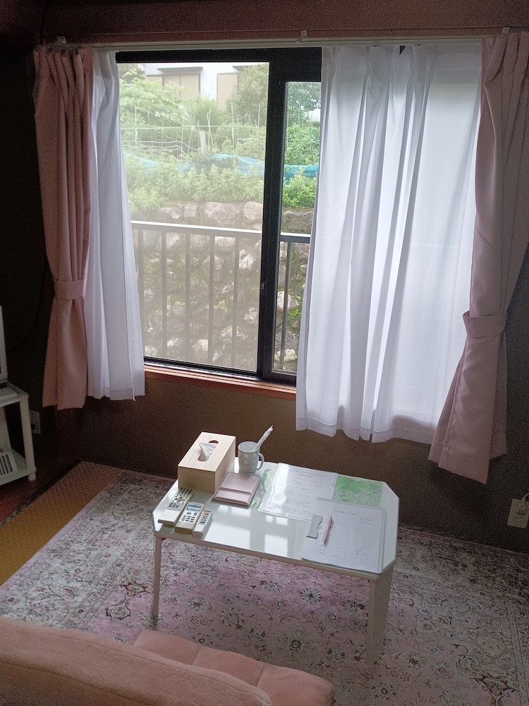 ツインルーム 共用バスルーム 内装1 | ゲストハウスまみ