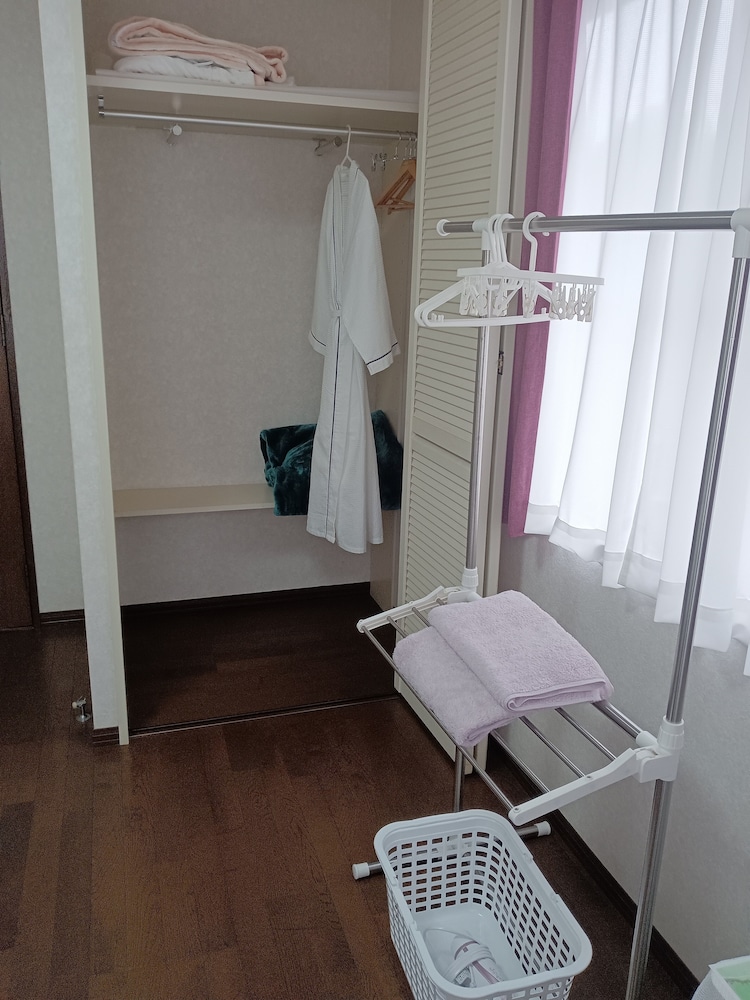 ダブルルーム 共用バスルーム バスルーム0 | ゲストハウスまみ