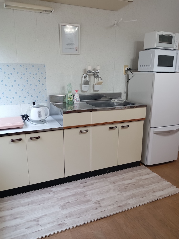 アパートメント キングベッド 1 台 専用キッチン0 | ゲストハウスまみ
