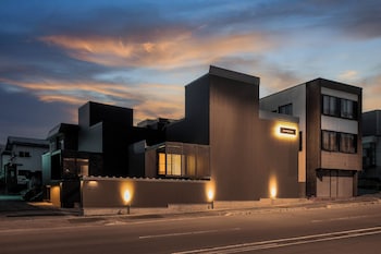 THE DWBL HOTEL W