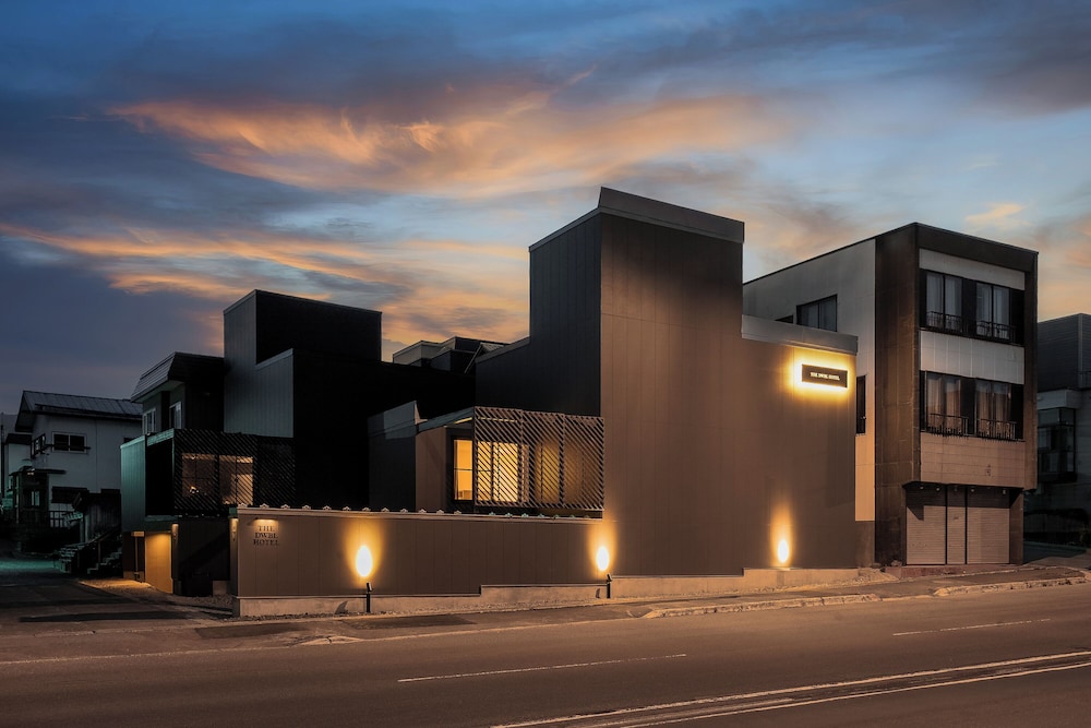 THE DWBL HOTEL W