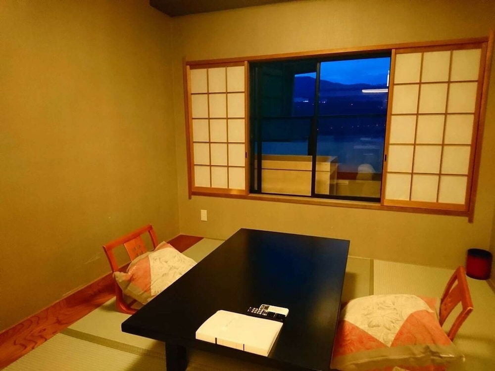コンフォート 4 人部屋 専用バスルーム シービュー | 稲取赤尾ホテル