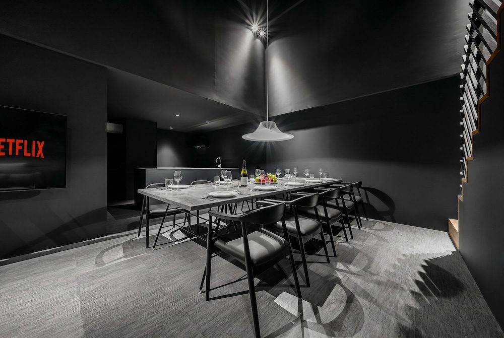 アパートメント 客室内のダイニングエリア9 | THE DWBL HOTEL B