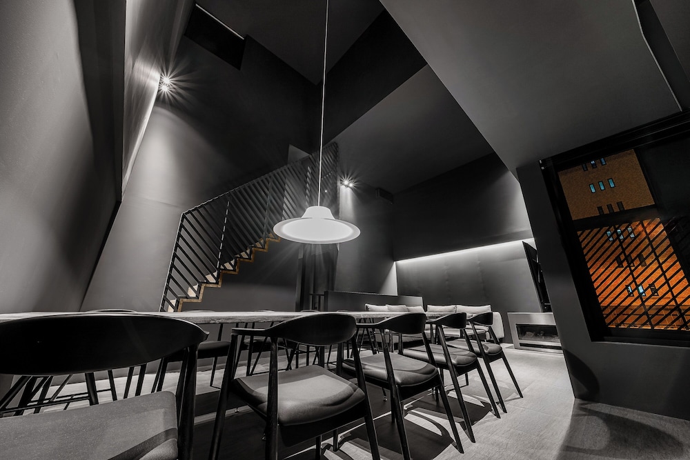 アパートメント 客室内のダイニングエリア7 | THE DWBL HOTEL B