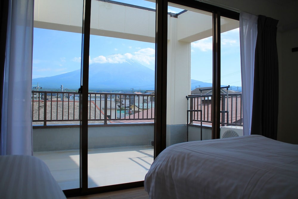 スーペリア トリプルルーム ヒルビュー 部屋からの景観1 | 916旅の富士