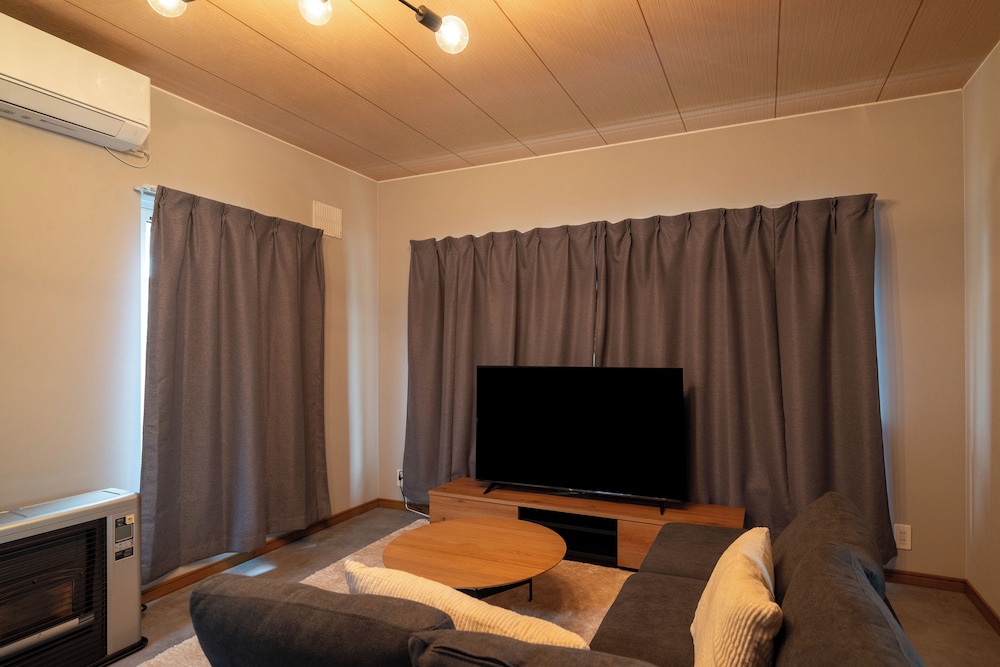 ベーシック ハウス シティビュー リビング エリア0 | Furano Family Cabin