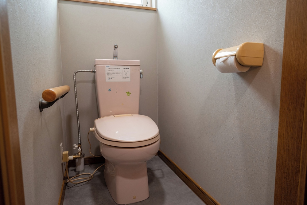 ベーシック ハウス シティビュー バスルーム2 | Furano Family Cabin