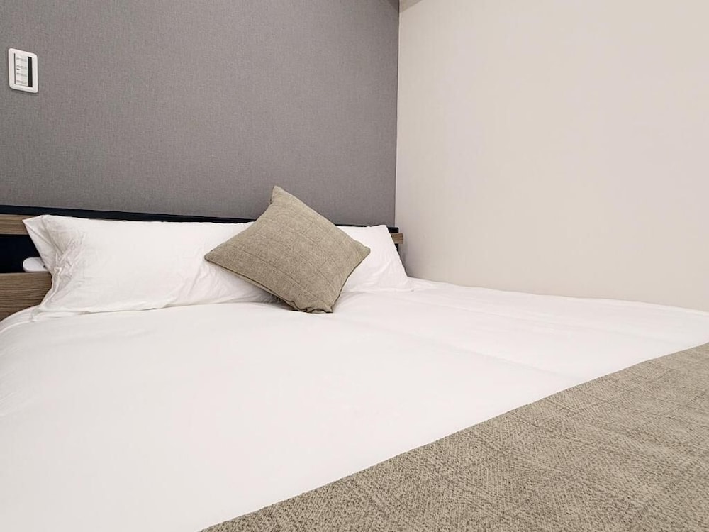 スタンダード アパートメント バルコニー シティビュー 客室2 | Kishinosato Maison