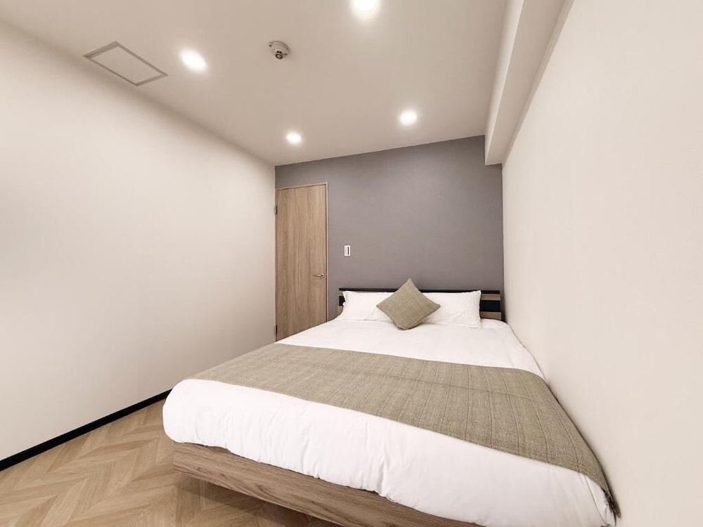 スタンダード アパートメント バルコニー シティビュー 客室1 | Kishinosato Maison