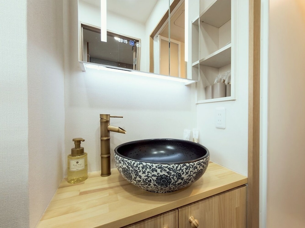 エコノミー スイート バルコニー シティビュー バスルーム5 | Kishinosato Maison