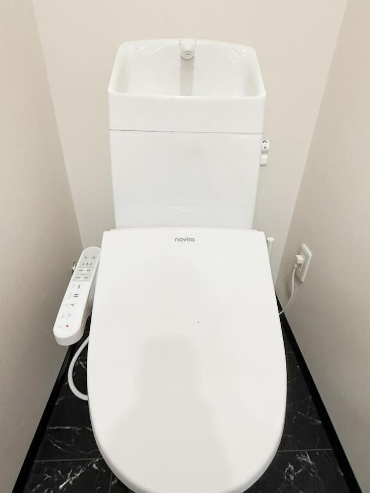スタンダード アパートメント バルコニー シティビュー バスルーム1 | Kishinosato Maison