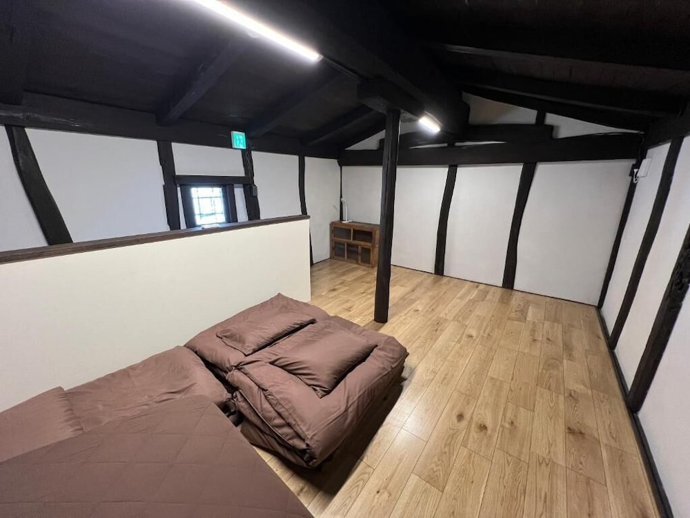 トラディショナル 4 人部屋 禁煙 | 古民家ゲストハウスほぼ家