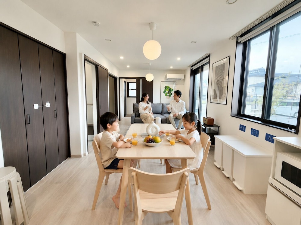 外観 | Modern Japanese House Near Ozu Station By Restavio
