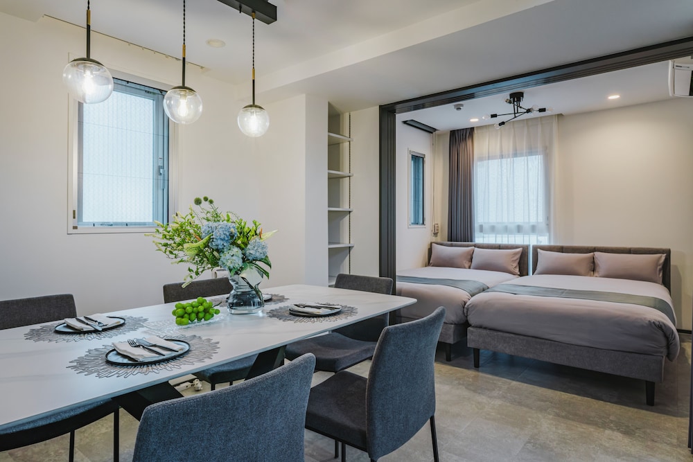 ラグジュアリー アパートメント 客室内のダイニングエリア0 | SLL Urban Suites Ebisu