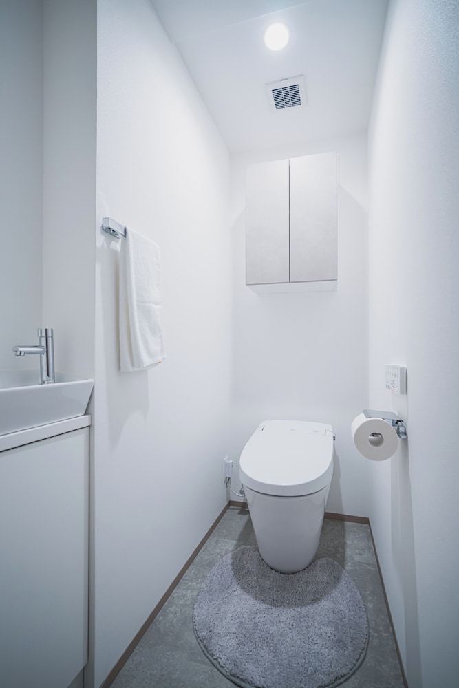 ラグジュアリー アパートメント バスルーム1 | SLL Urban Suites Ebisu