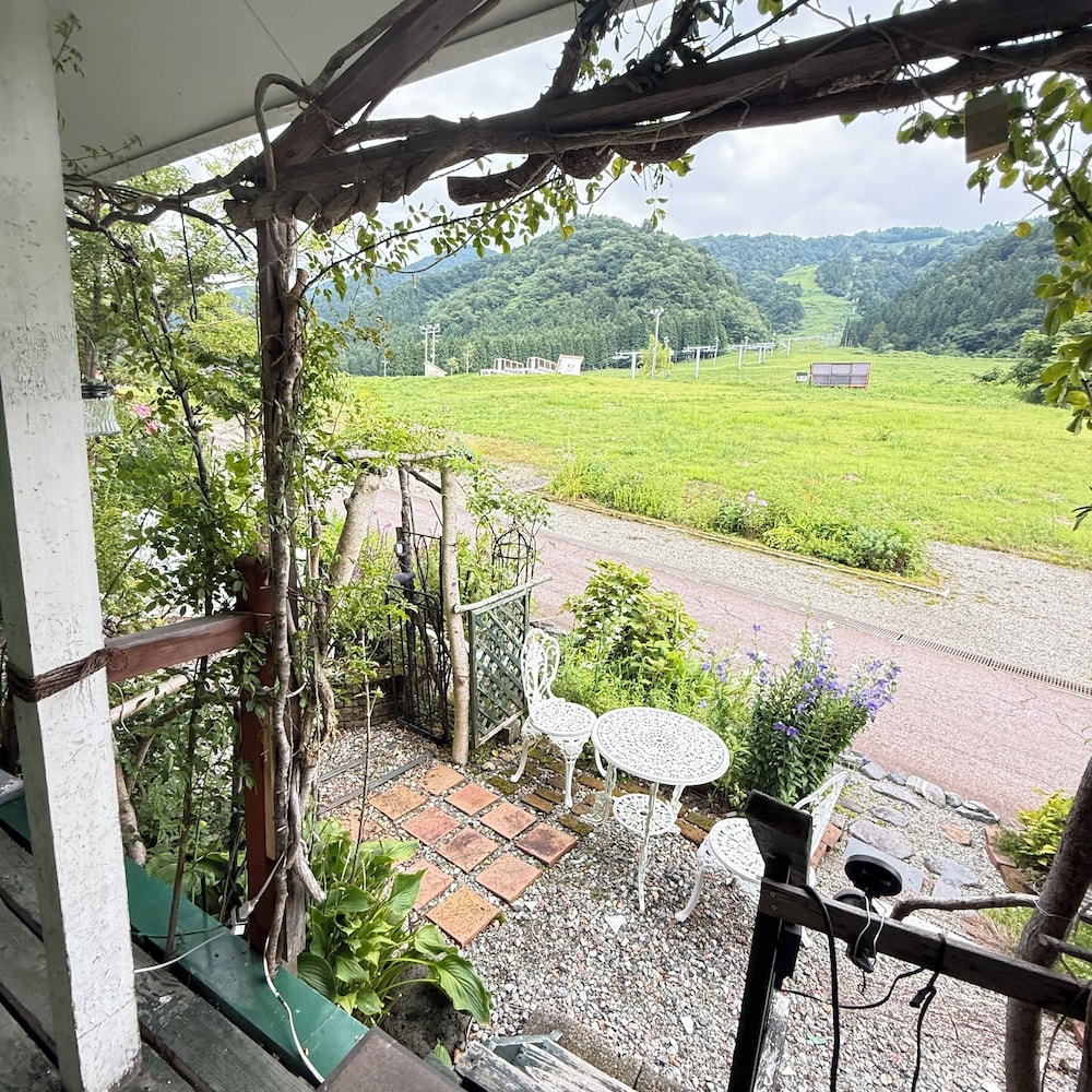 テラス / パティオ7 | 立山山麓温泉 クレヨンハウス | 立山山麓温泉 クレヨンハウス