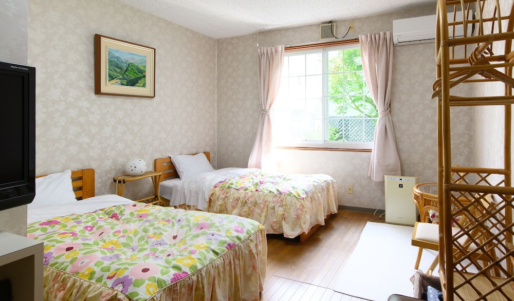 ツインルーム ガーデンビュー | 立山山麓温泉 クレヨンハウス