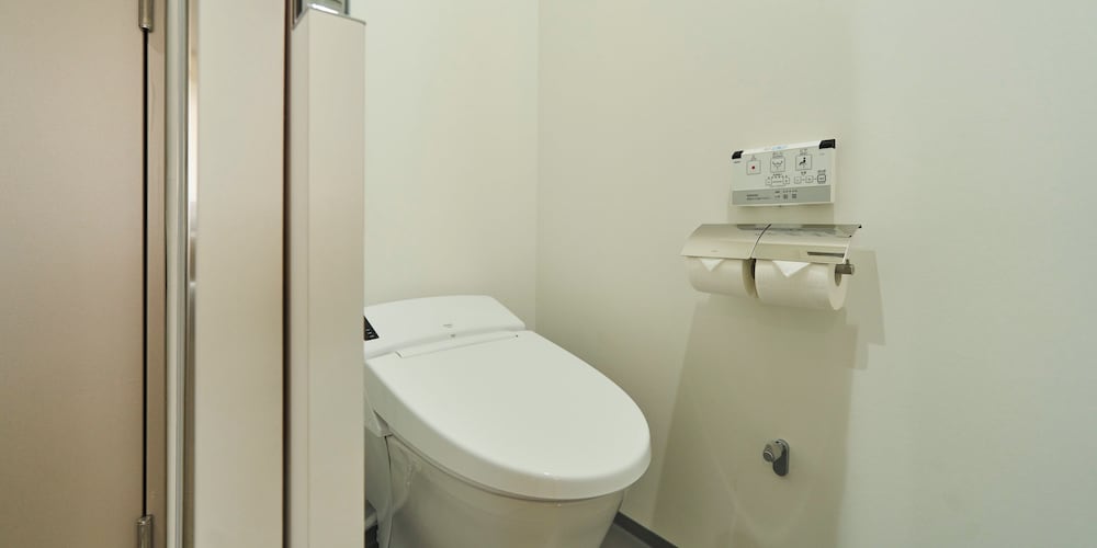 [禁煙]エグゼクティブトリプルルーム バスルーム0 | プリンセスガーデンホテル