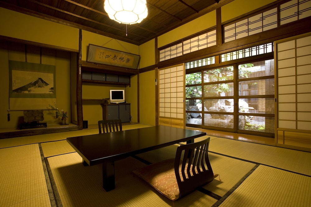 客室1 | 名泉鍵湯 奥津荘