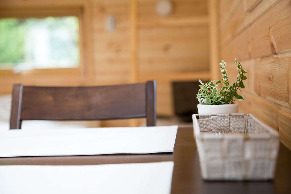 ダブルベッドとロフトベッドのお部屋[キッチン付き]禁煙 客室内のダイニングエリア0 | BRICK HOUSE ふらの