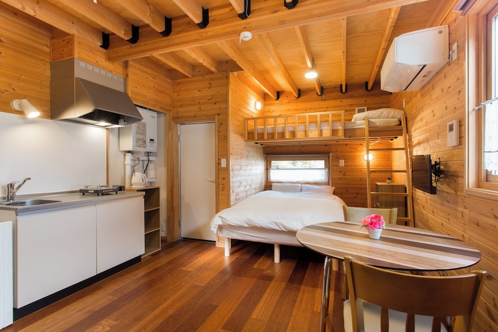 ダブルベッドとロフトベッドのお部屋[キッチン付き]禁煙 リビング エリア1 | BRICK HOUSE ふらの