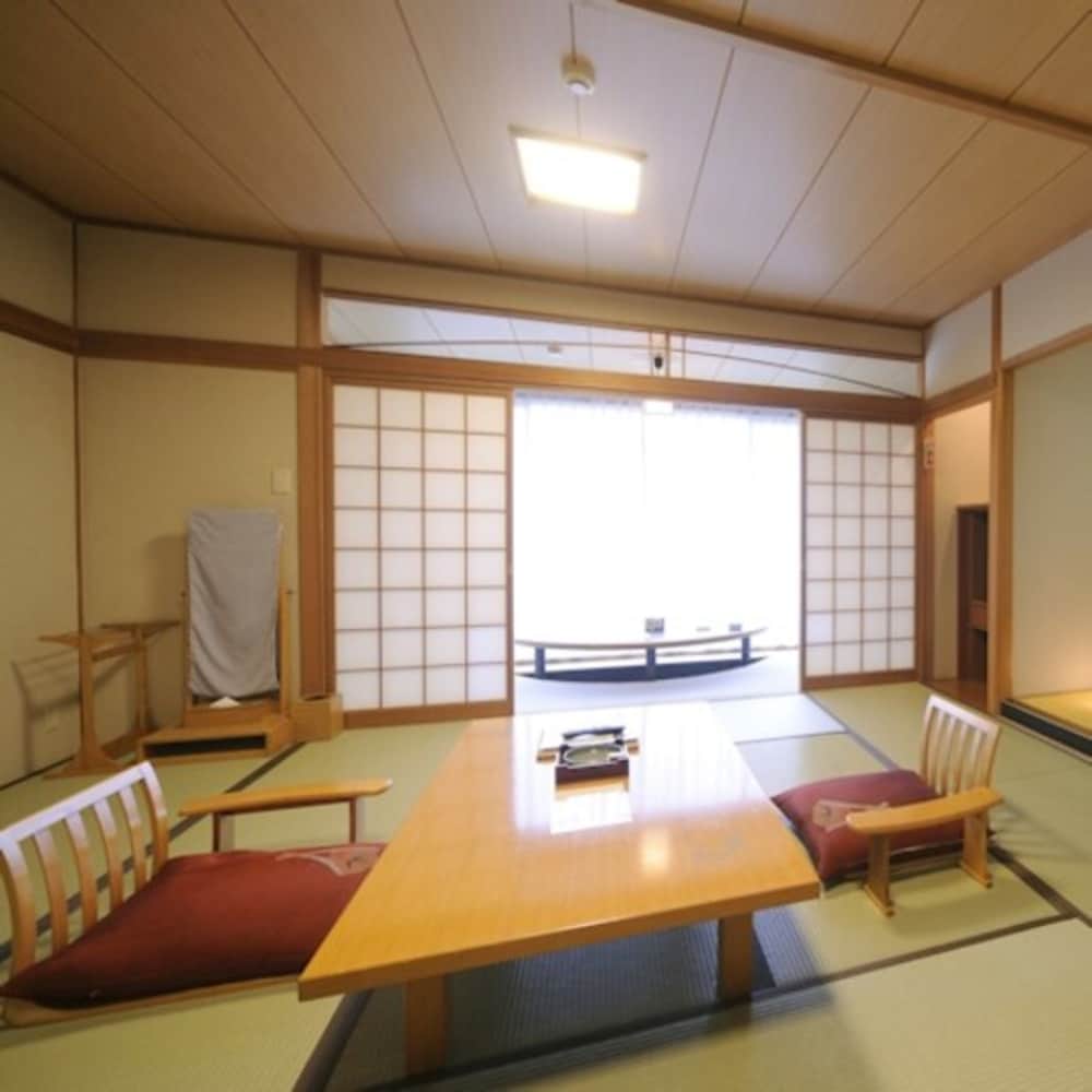 和室 12.5畳 山側 客室1 | 由布院 ことぶき 花の庄