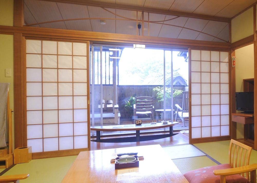 露天風呂付き和室 12.5畳 山側 客室1 | 由布院 ことぶき 花の庄