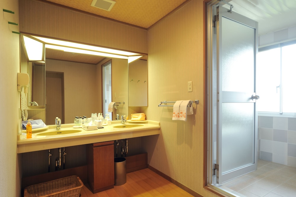 洋室ツインルーム 山側 バスルーム0 | 由布院 ことぶき 花の庄