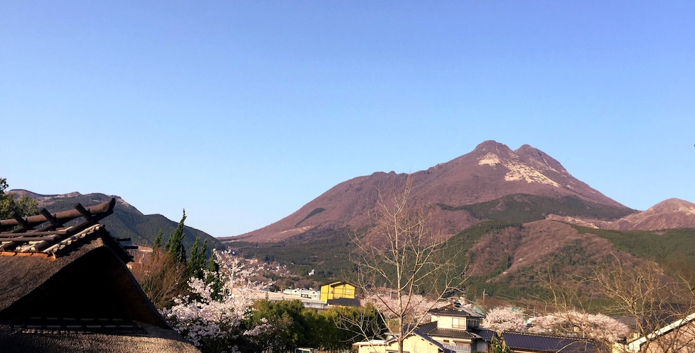 露天風呂付き和室 12.5畳 山側 マウンテン ビュー0 | 由布院 ことぶき 花の庄