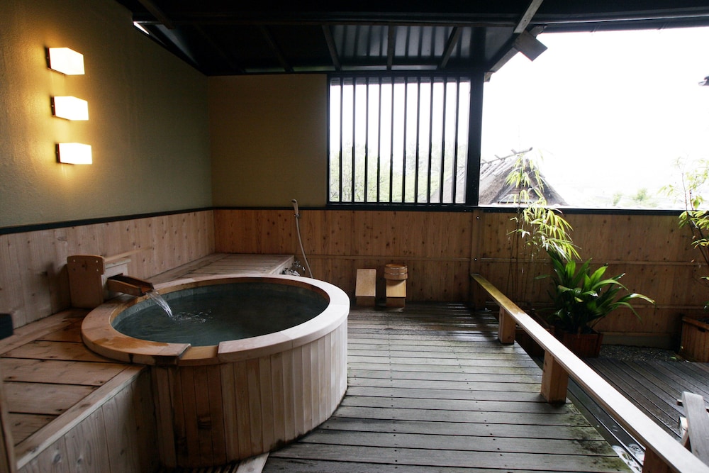 露天風呂付き和室 12.5畳 山側 トリートメント ルーム0 | 由布院 ことぶき 花の庄