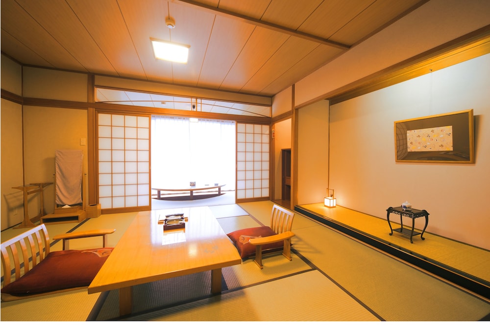 和室 12.5畳 山側 | 由布院 ことぶき 花の庄