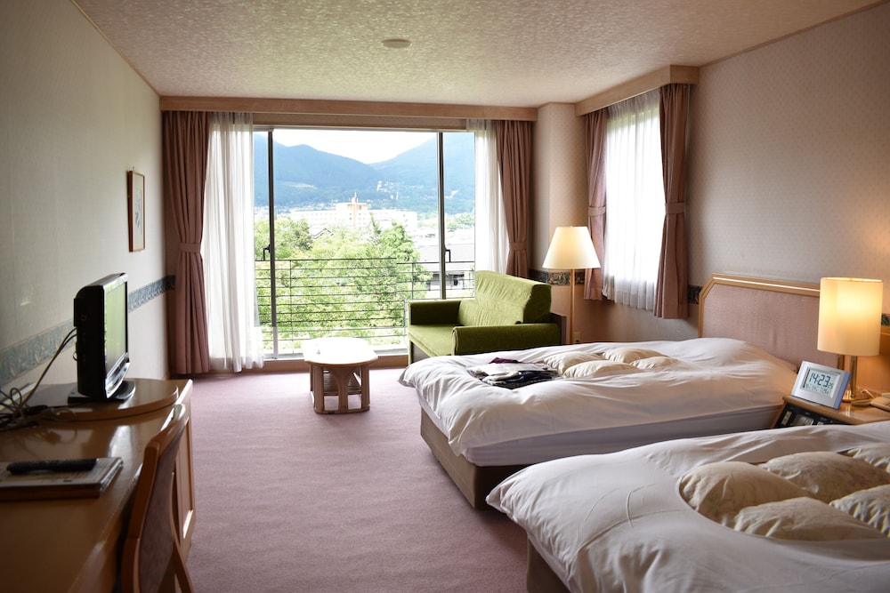 洋室ツインルーム 山側 | 由布院 ことぶき 花の庄