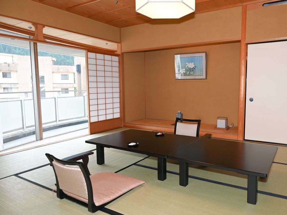 デラックス ルーム 客室1 | 延対寺荘