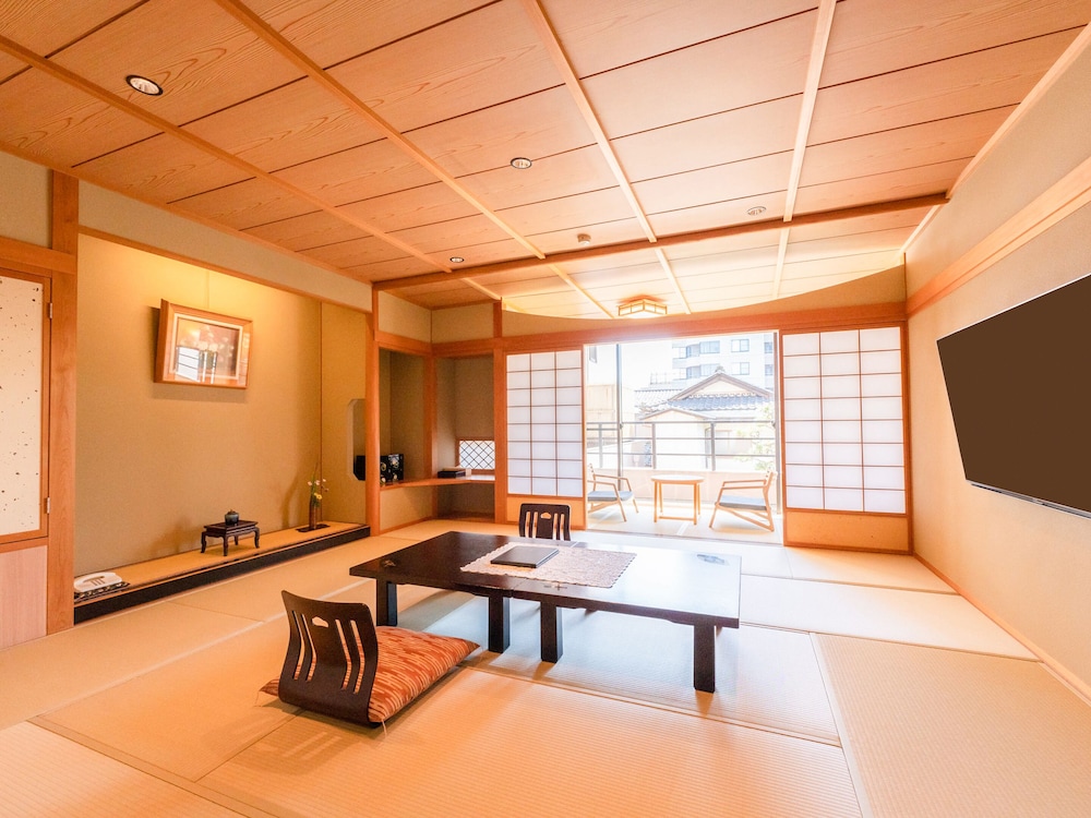 スーペリア スイート 禁煙 ガーデンビュー 客室1 | 灰屋