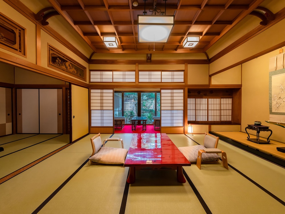 露天風呂付き和室 ガーデンビュー 客室1 | 灰屋