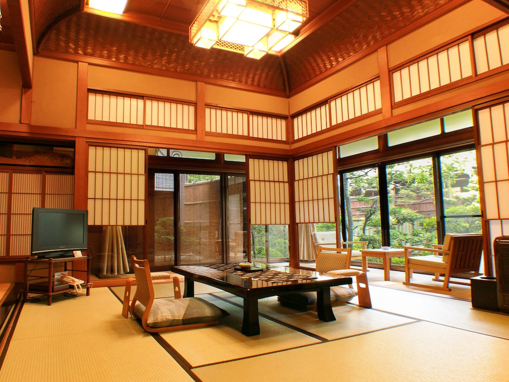 露天風呂付き和室 ガーデンビュー 客室2 | 灰屋