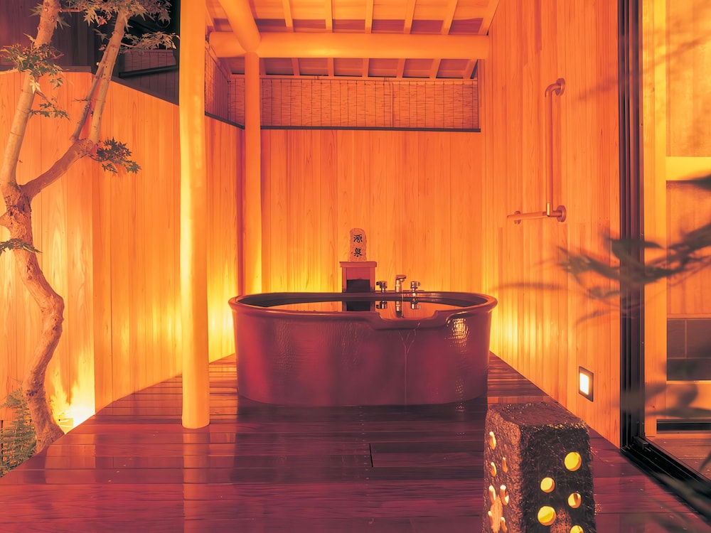 露天風呂付き和室 ガーデンビュー バスルーム1 | 灰屋