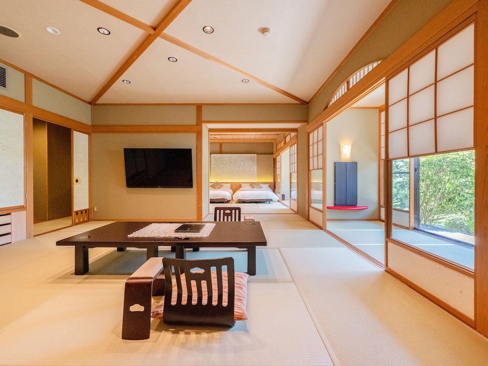 スーペリア スイート 禁煙 ガーデンビュー | 灰屋