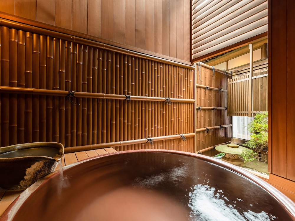 露天風呂付き和室 ガーデンビュー | 灰屋