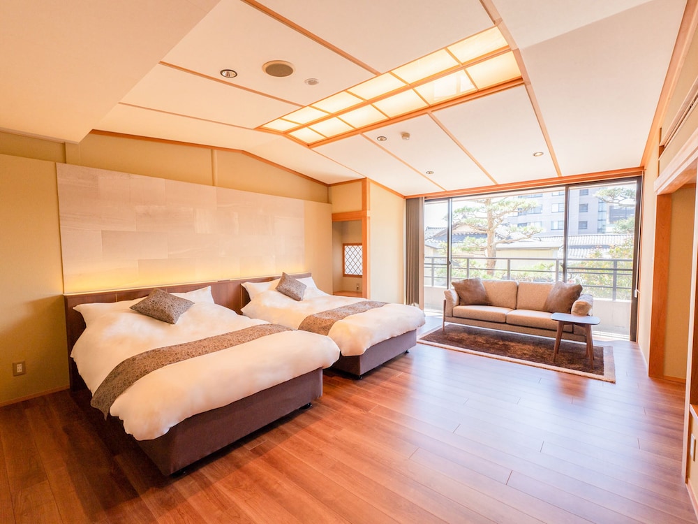 スーペリア スイート 禁煙 ガーデンビュー 客室2 | 灰屋